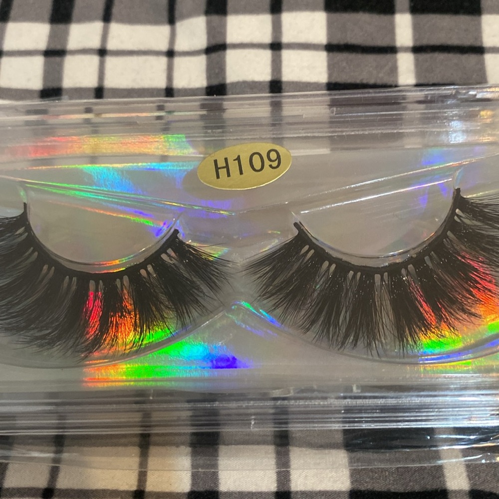 Lashes - Picture 2 of 2